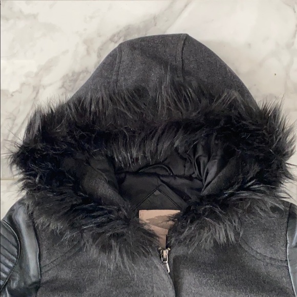 Fall winter jacket with fake fur hood border - Picture 2 of 5